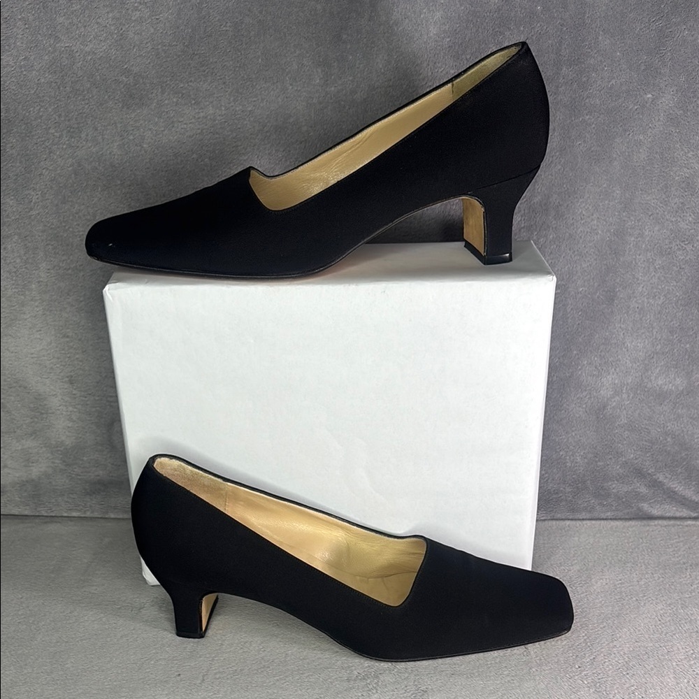 Vera Wang Vintage Black Kitten Heels Square Toe Pumps Size 8.5